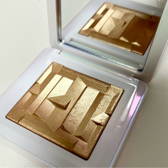 HAUS LABS BY LADY GAGA
Bio-Radiant Gel-Powder Highlighter - Picture 2 of 7